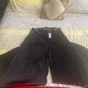 Pleated satin white leg pants